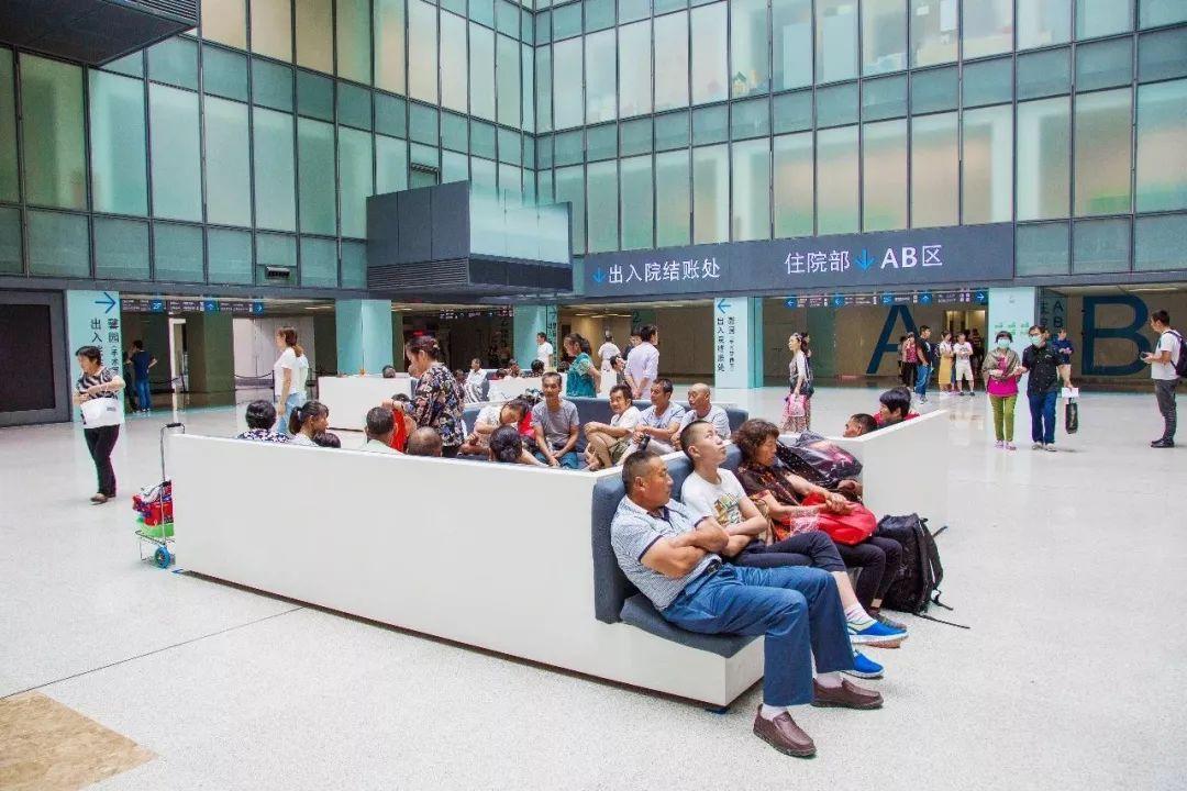 年轻女子突发抽搐，医生起初以为是“脑炎”，诊断后却发现不简单