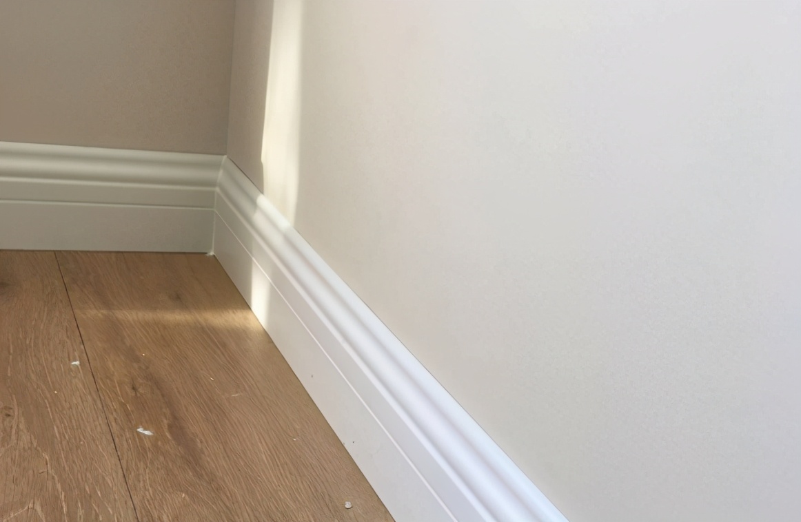 装修踢脚线怎么弄不藏灰,装修时踢脚线后面如何处理