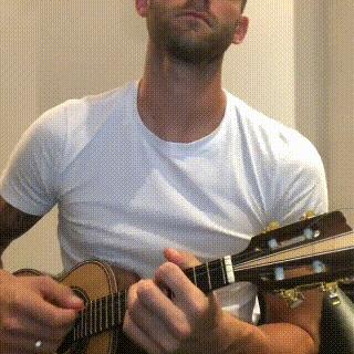 卓尔“隔离期”趣事多扫地尬舞玩音乐