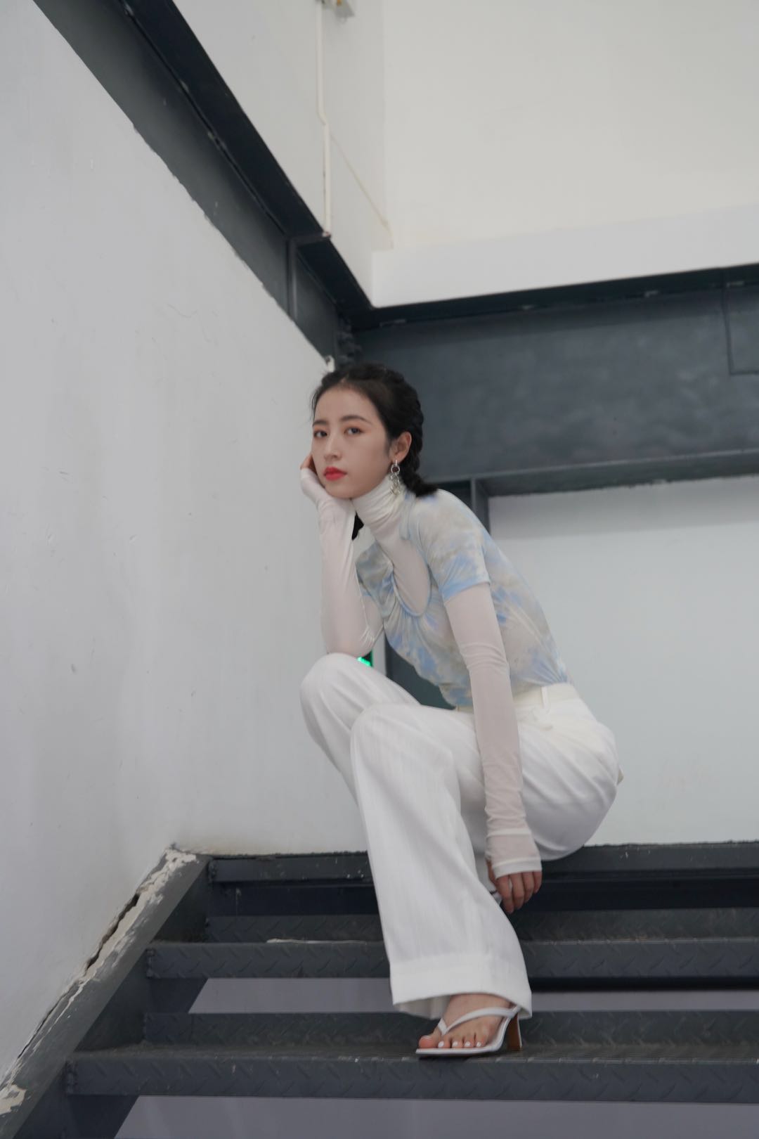 最近流行两个小辫子发型,周雨彤辫子发型叫什么发型