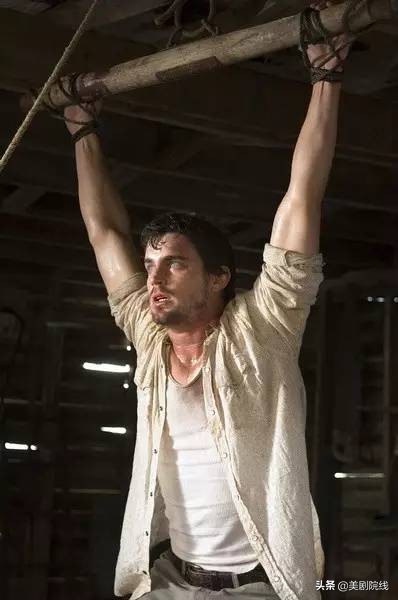 第一次被男生搂肩,第一次被男生拉手搂腰什么感觉