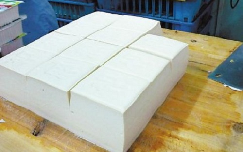 泰迪缺钙吃什么补最快最好,泰迪幼犬地包天是缺钙吗