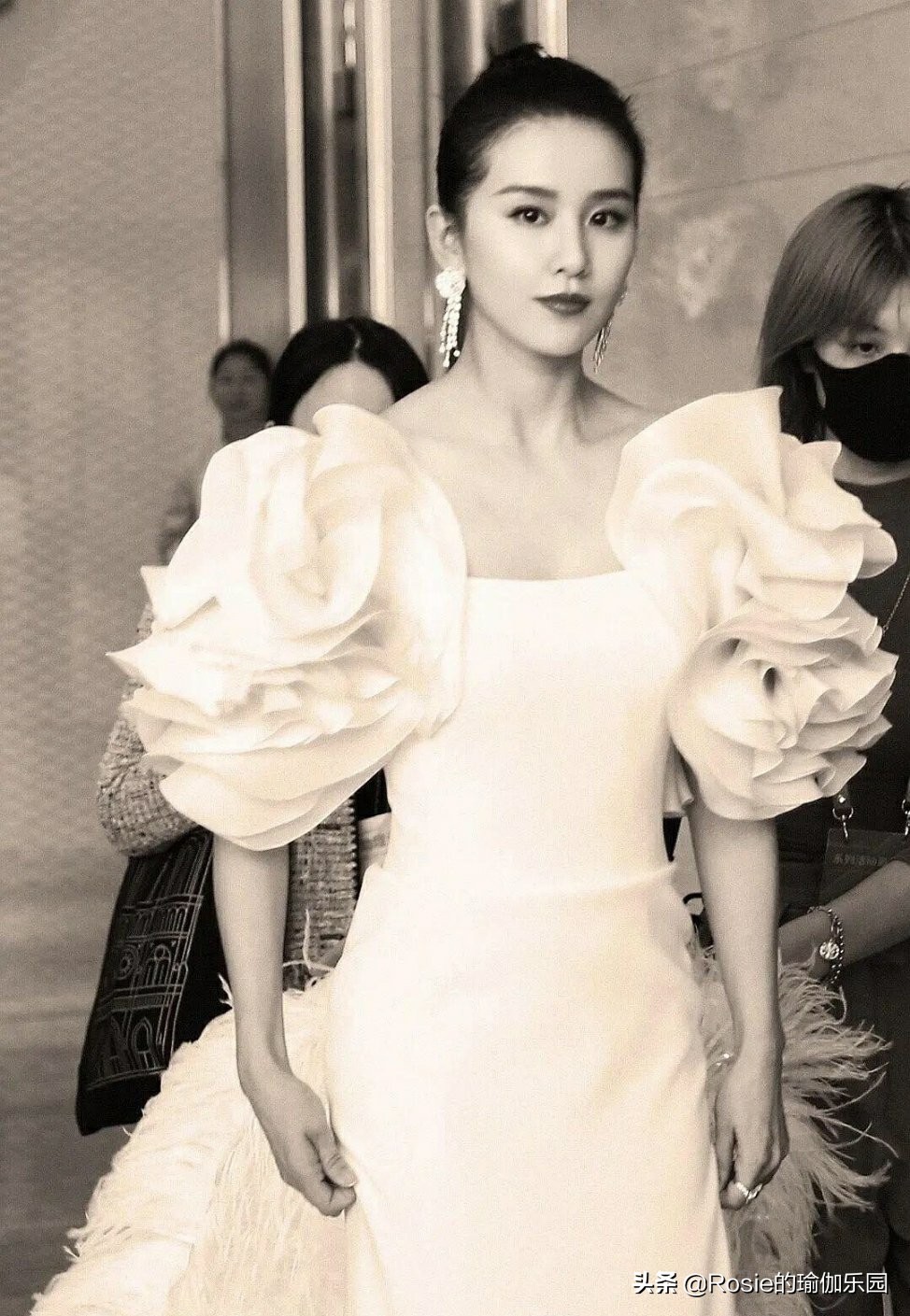 鞋子外侧总是磨怎么办,走路正确姿势鞋子总是磨外侧