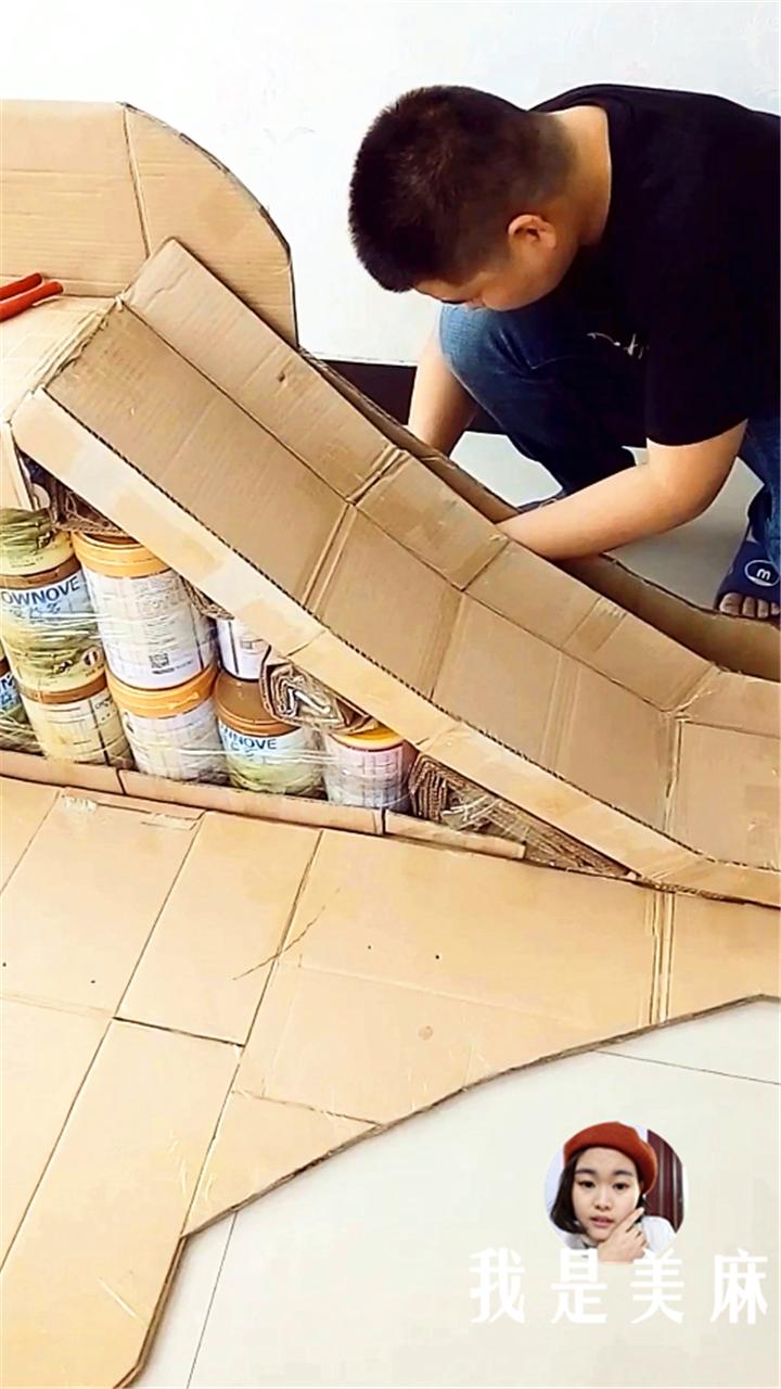 60个奶粉桶做滑梯视频,用29个奶粉罐来做一个滑滑梯