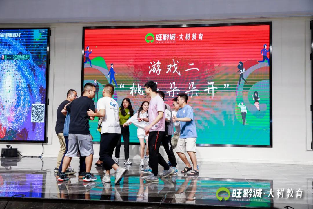 奖学金颁奖典礼完满结束主持稿,考试表彰大会进步奖怎么才能拿到