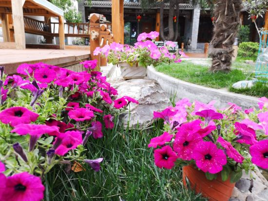 来袁家村花田月下住民宿，咥陕西美食、泡酒吧，逛民俗！