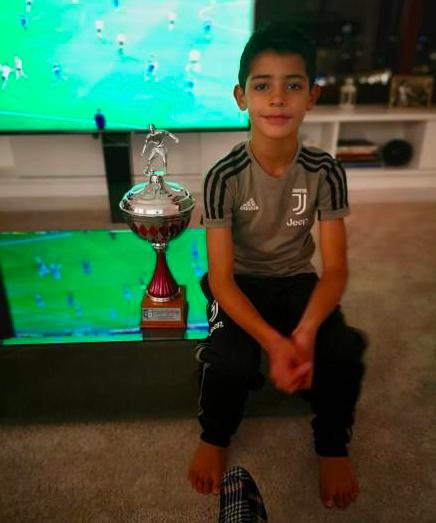 c罗带儿子去了世界杯赛场吗,c罗给迷你罗庆祝十岁生日