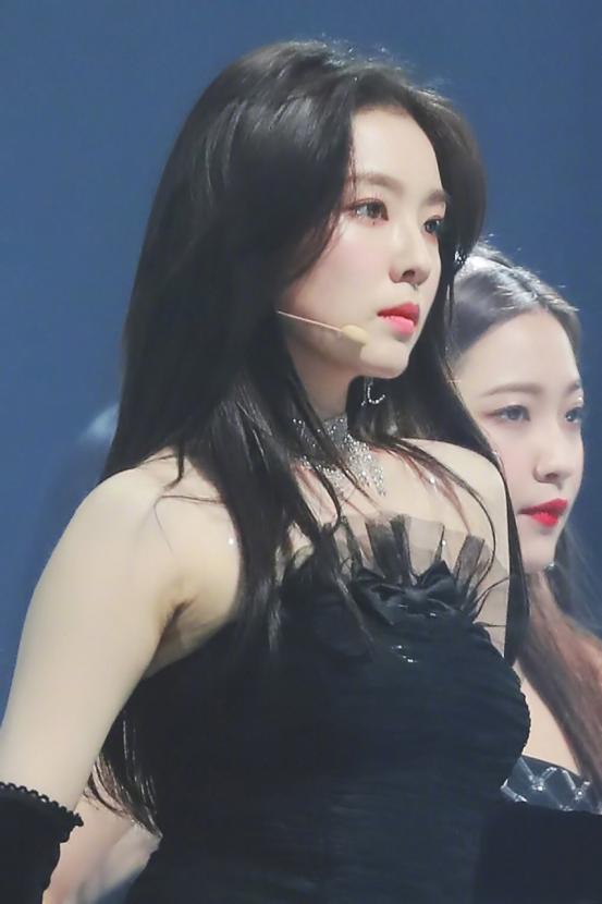 裴珠泫皮裙,裴珠泫皮衣皮裙