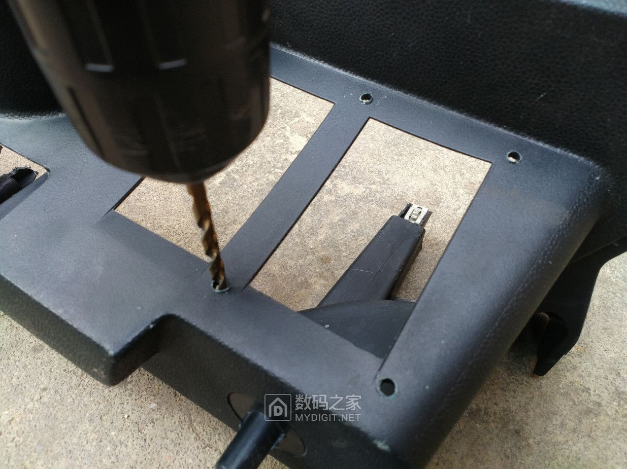 福特嘉年华点烟器拆装,福特嘉年华拆点烟器