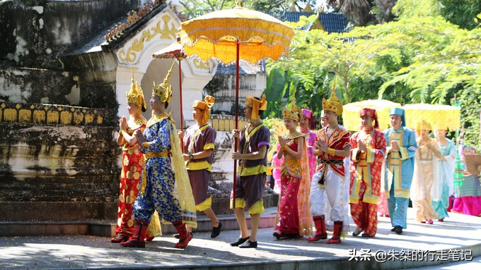 西双版纳泼水节攻略,西双版纳傣族泼水节和广西泼水节