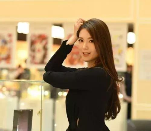 前华姐冠军与老公首次坐高铁工作晒车票自爆有爱的密码