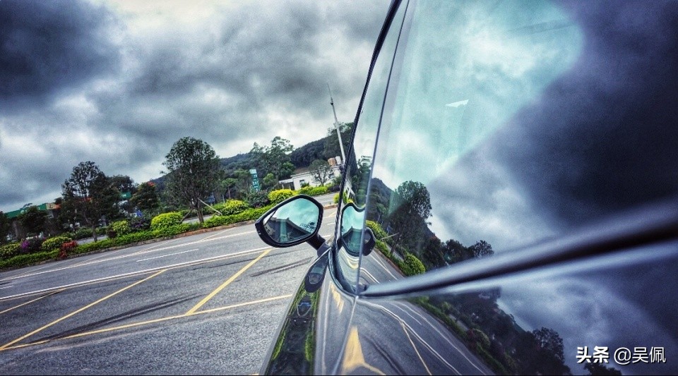 300万的阿斯顿马丁视频,阿斯顿马丁dbx2024款评测