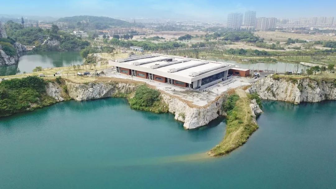 矿坑改造最美公园,矿坑改造湿地公园视频