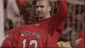 致敬曼联名宿坎通纳的庆祝动作,曼联国王坎通纳