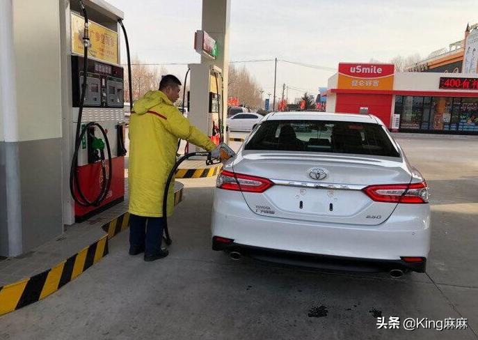 全新凯美瑞混动与燃油版的区别,凯美瑞混动和燃油版有哪些区别