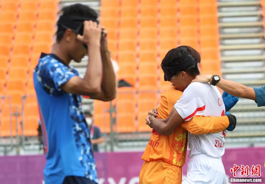 中国盲人足球队带给我们的启示,在漆黑世界里