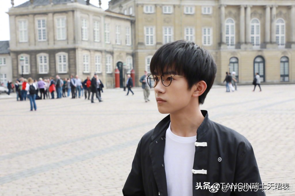 从男孩到男人，易烊千玺变得让人猝不及防