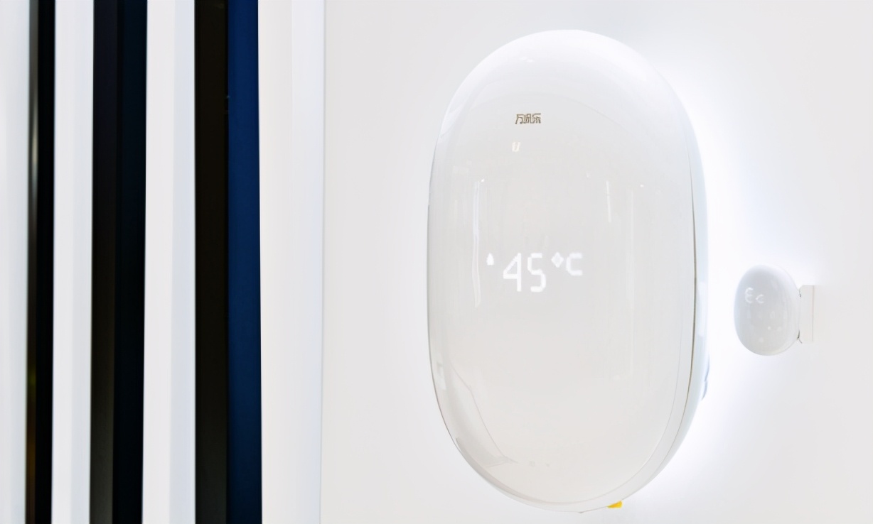 看了万家乐燃气热水器的功能后，我决定把家里的老款热水器给换了