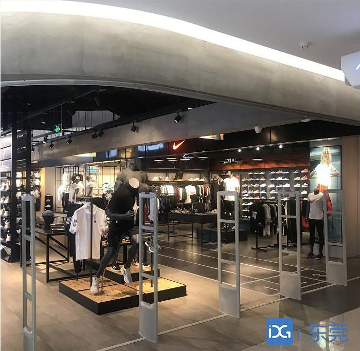 东莞：买双耐克鞋居然引来两个警察！这究竟是为何？