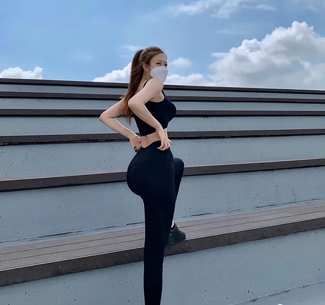 王思聪花两亿请的女主播,王思聪身材变化