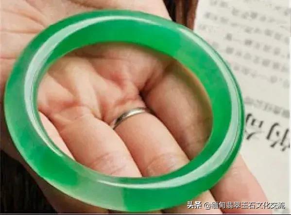 翡翠手镯的水头怎么看好坏,翡翠手镯的基本知识大全