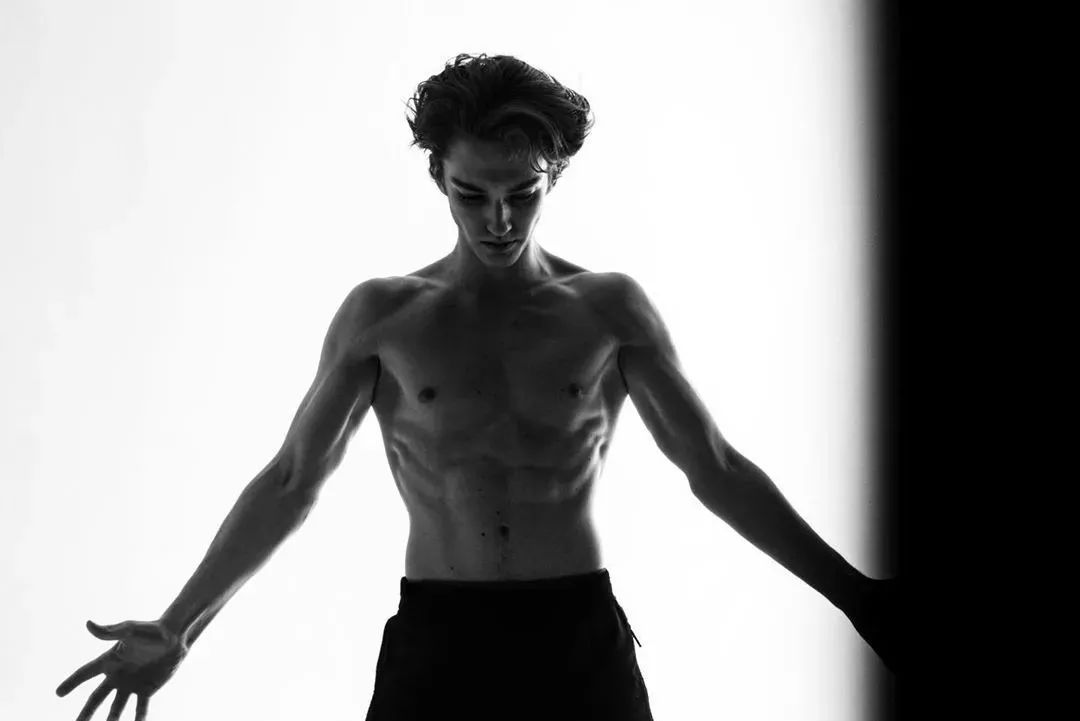 真正的俄罗斯芭蕾舞者,身高178的芭蕾舞小姐姐