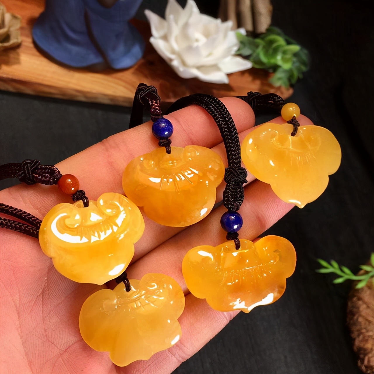 鉴别蜜蜡真假的10种方法,怎么鉴别真假蜜蜡最简单的办法