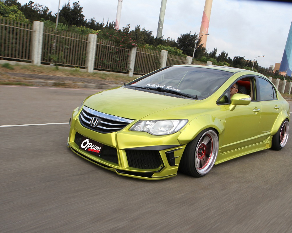 宽体CivicMK8现身泰包+柠檬金猴塞雷