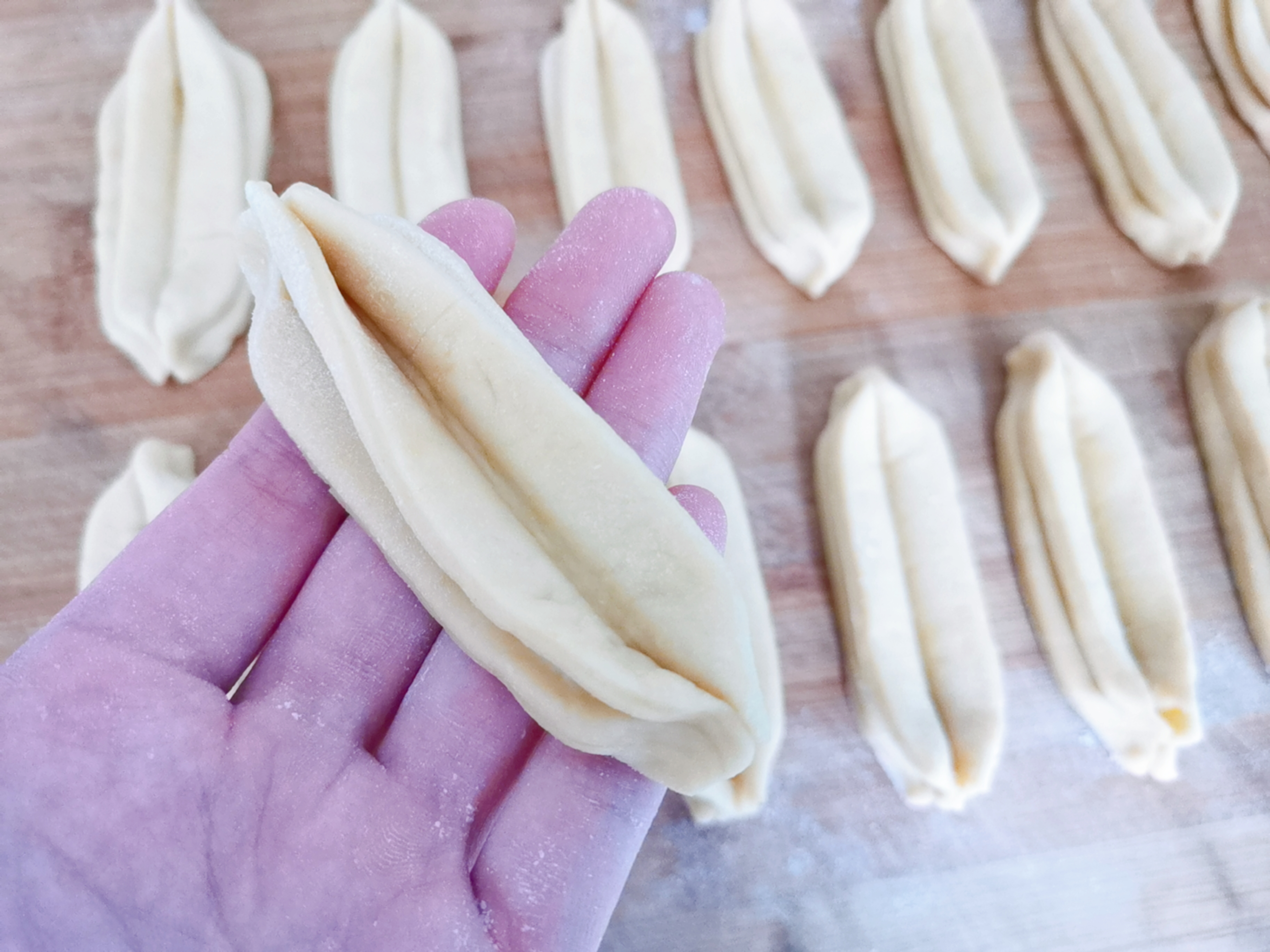 在家炸油条单用酵母和鸡蛋行吗,1斤面2个鸡蛋炸油条的配方