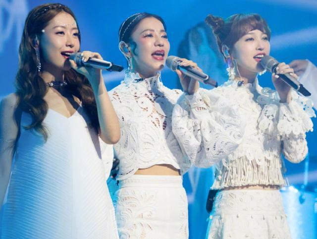 京城四美之首白冰现状,白冰成为京城四美之首