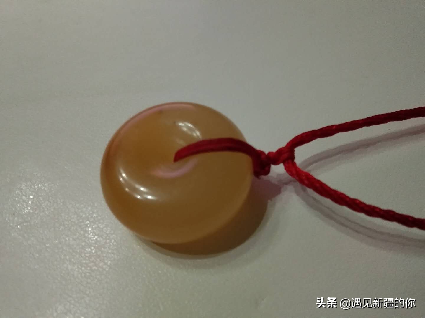 新疆戈壁滩上漂亮的金丝玉,新疆探险金丝玉