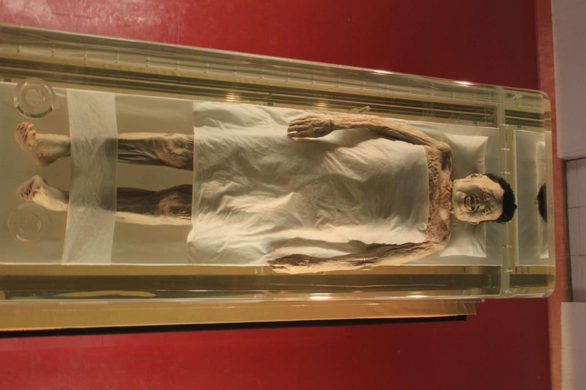 1971年长沙施工队民工，撞见“鬼火”，考古队挖出2千年不腐女尸