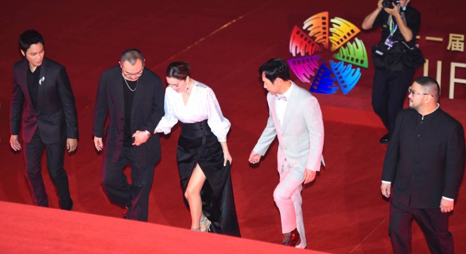 北影节闭幕式众星云集，收视率持续攀升，《云霄之上》成大赢家