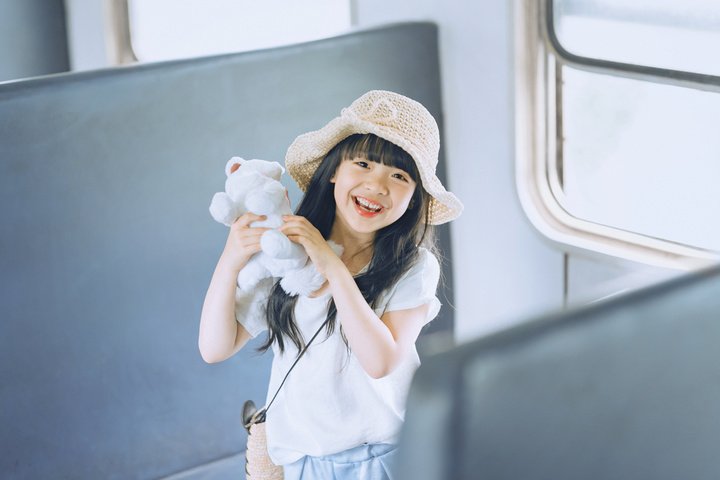 他所拍摄的萌娃温暖人心,满足了你对女儿的全部幻想