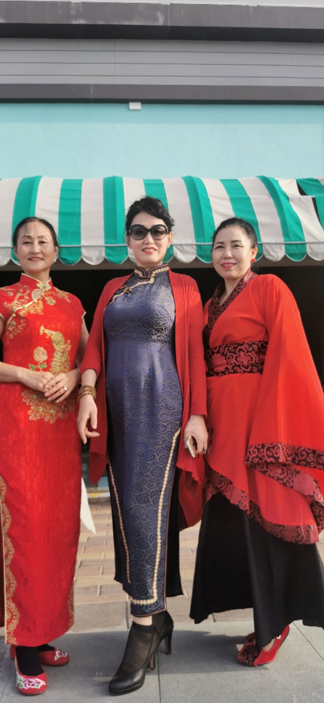 海外赤子阿联酋旗袍协会李冬霞会长惊蛰寄语：中国平安！