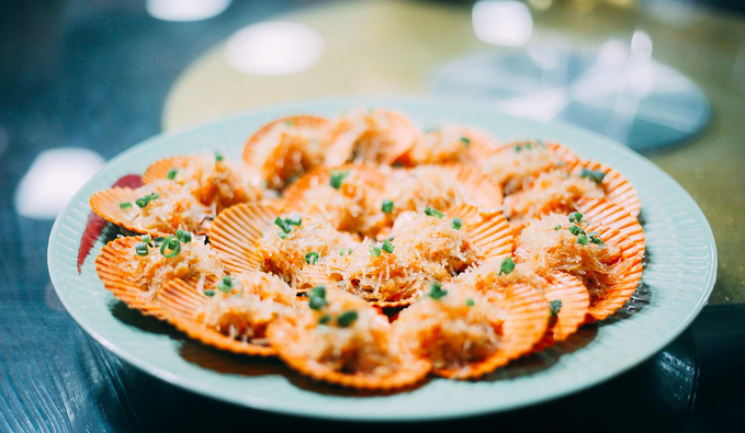 三亚本地人最爱去的海鲜广场，每天都是人山人海，好吃还不贵