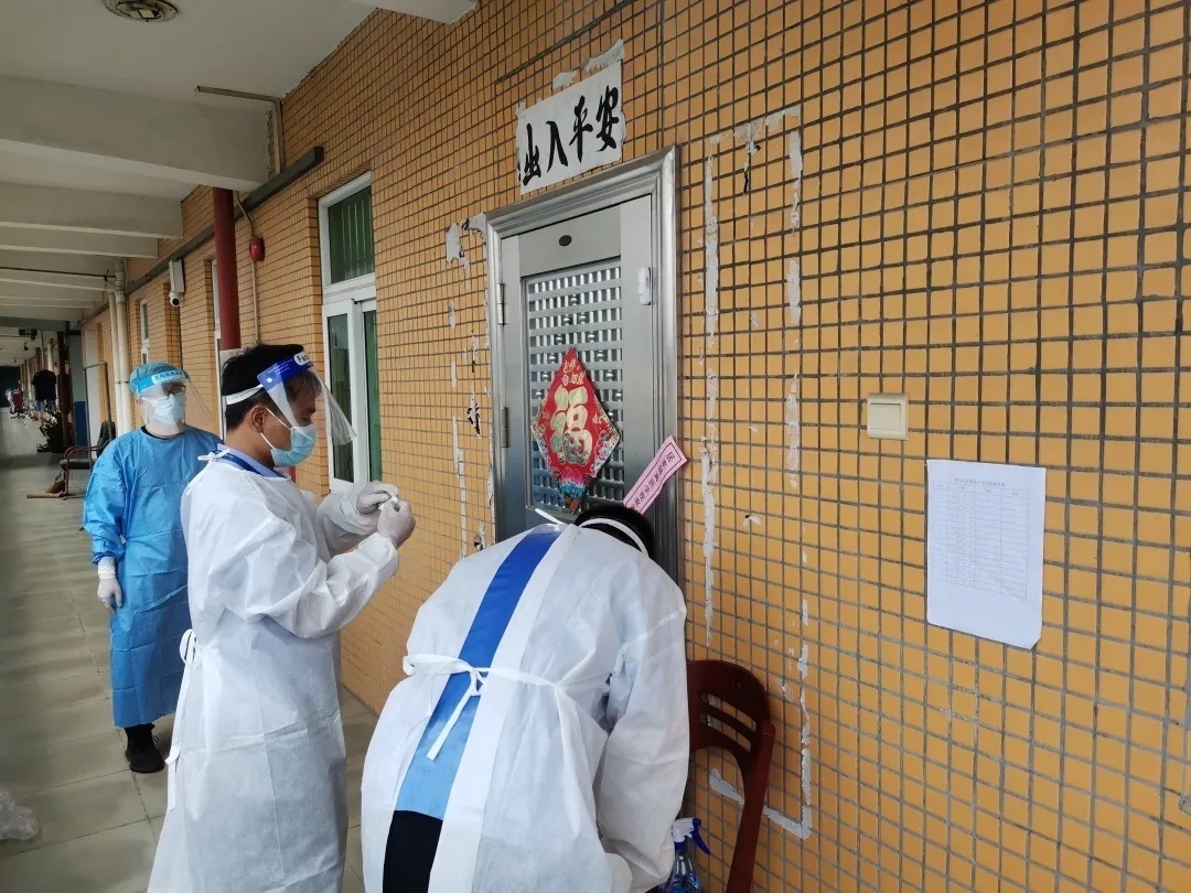 疫情防控熬不完的夜,疫情未结束他们在坚守