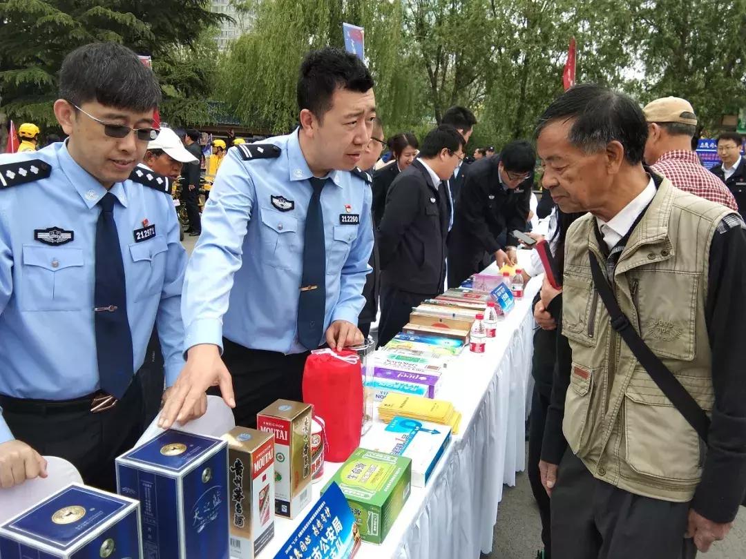 现场曝光！这些“名牌”全是假货！