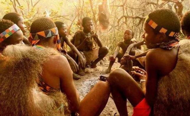 非洲最封闭部落，当地“大臀美女”，在这里要听男人的话！