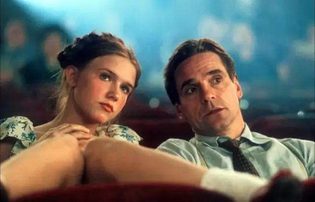 他是《洛丽塔》男主，畸形恋专业户，也是禁欲系不老男神