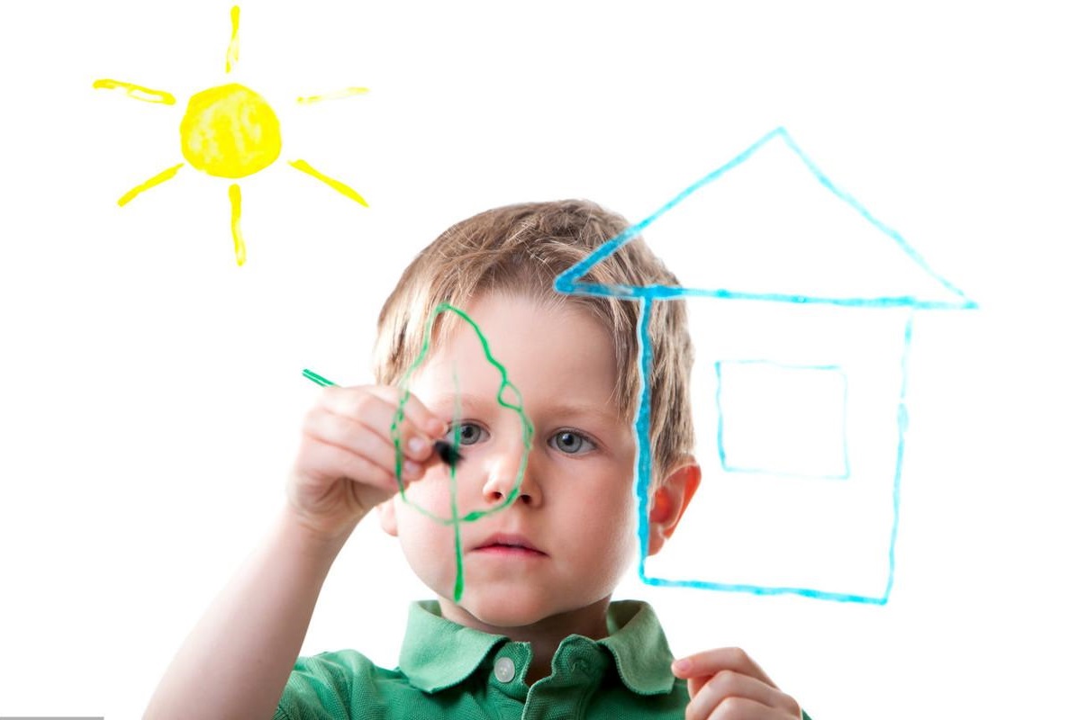 6岁男孩不愿意和小朋友玩，妈妈着急也没用，培养自信心是关键