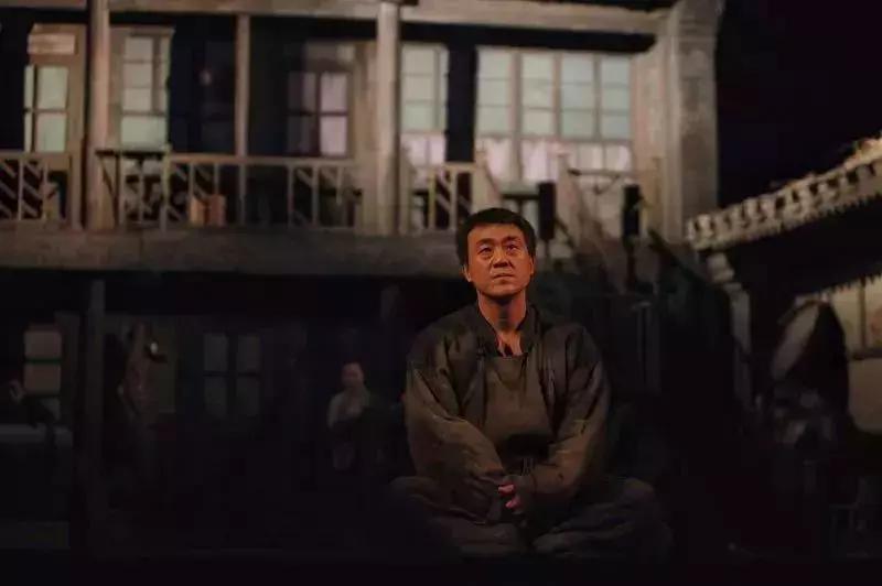 何冰自曝刚出道的自己借七分钟戏,何冰跑龙套十年40岁终有名气