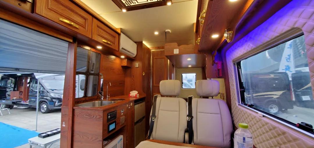 中式风格+48V电路这款中房星耀纵床版B型房车你喜欢嘛？