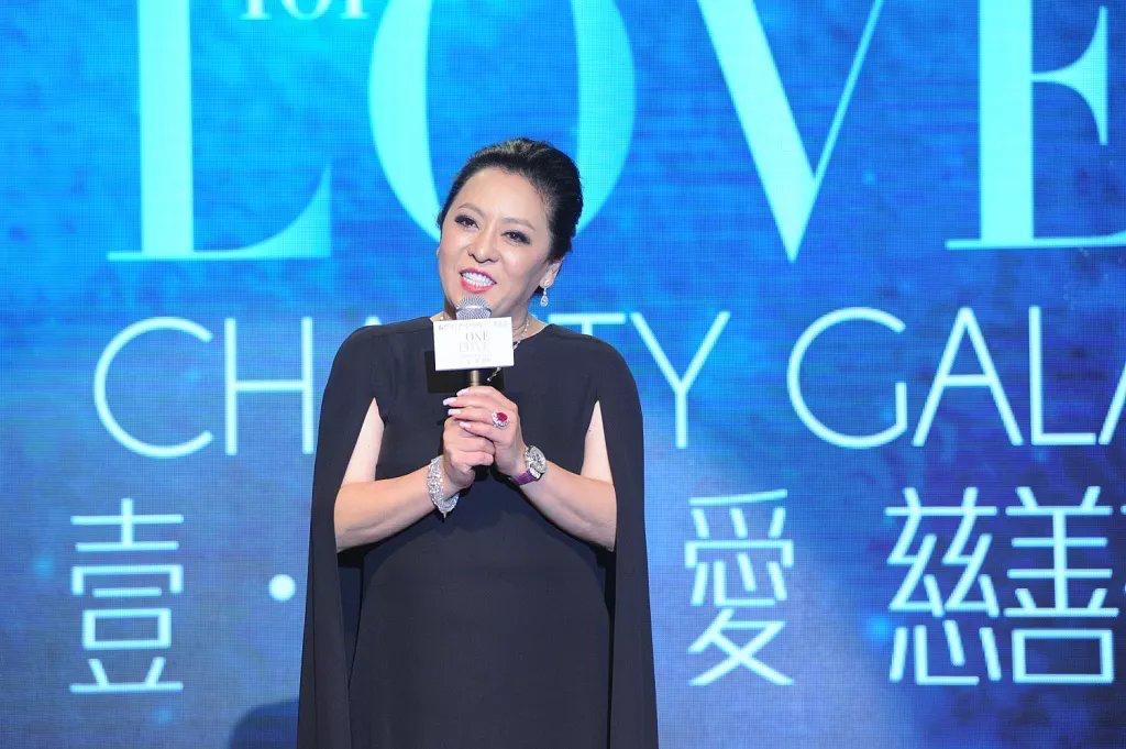 向太光鲜亮丽的背后：不做月子就上班，切除子宫，脑部长血泡