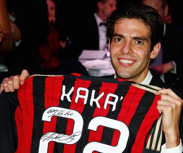 感动伯纳乌全场球迷高喊c罗名字,国米球迷致敬穆里尼奥泪流满面