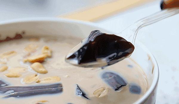 家庭简易版奶茶烧仙草,怎么在家做烧仙草奶茶简单又好喝