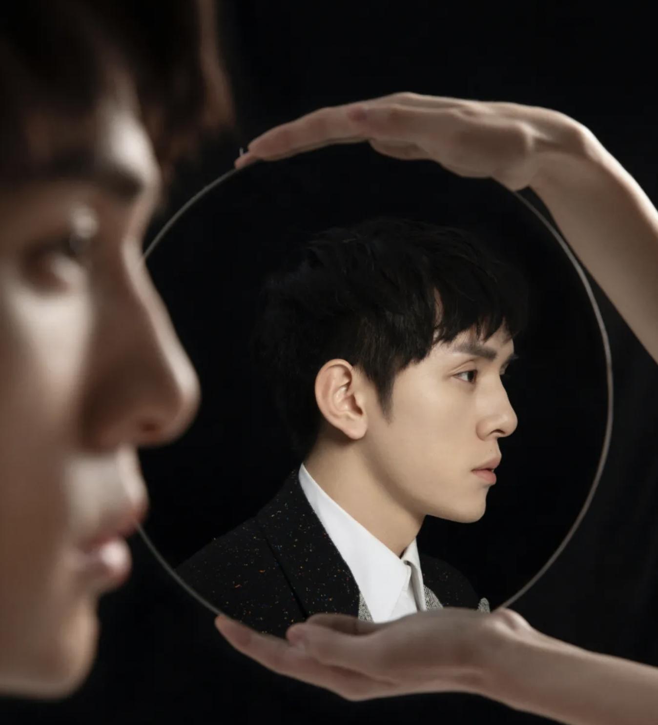 湖南小伙直播卖口红,湖南小伙卖口红暴富