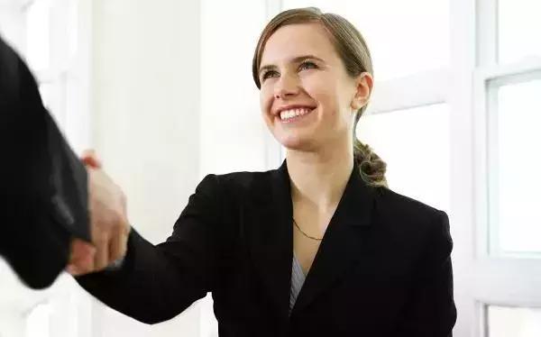 抖音美牙仪是真的吗,使用美牙仪的抖音网红靠谱吗