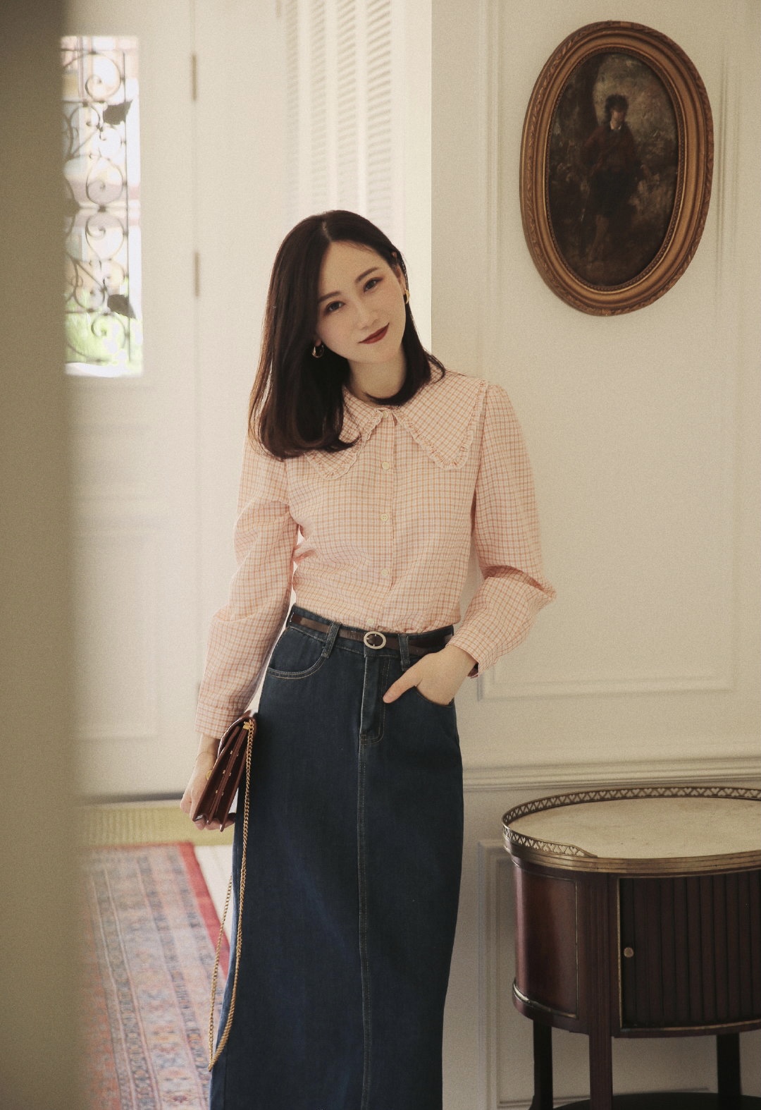 今年流行这样穿白衬衫牛仔裙,牛仔衬衫裙该搭配什么鞋子好看