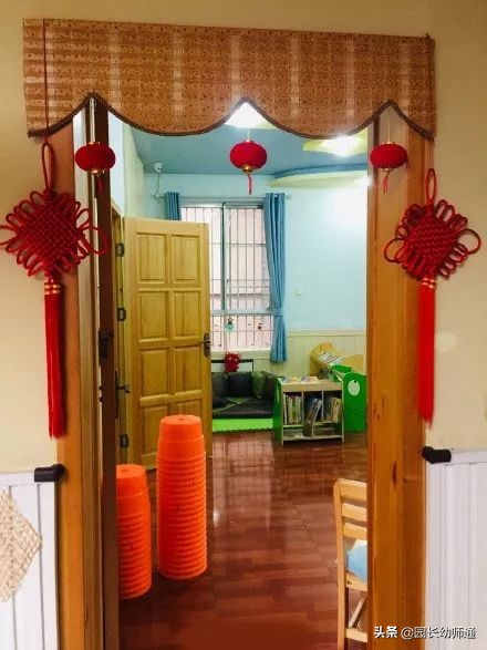 幼儿园迎新年装饰教室方式,最新幼儿园六一大门厅环境布置